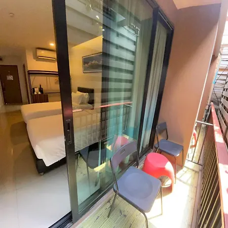 Red Door Samsen Hotel, Bangkok Exterior photo