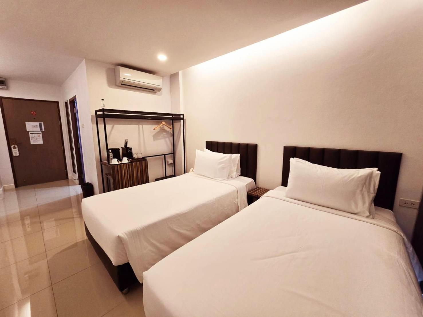 מלון Red Door Samsen Hotel, 3*
