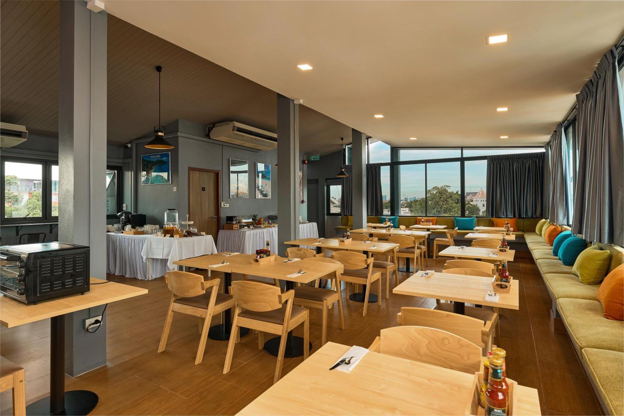 מלון Red Door Samsen Hotel, בנגקוק
