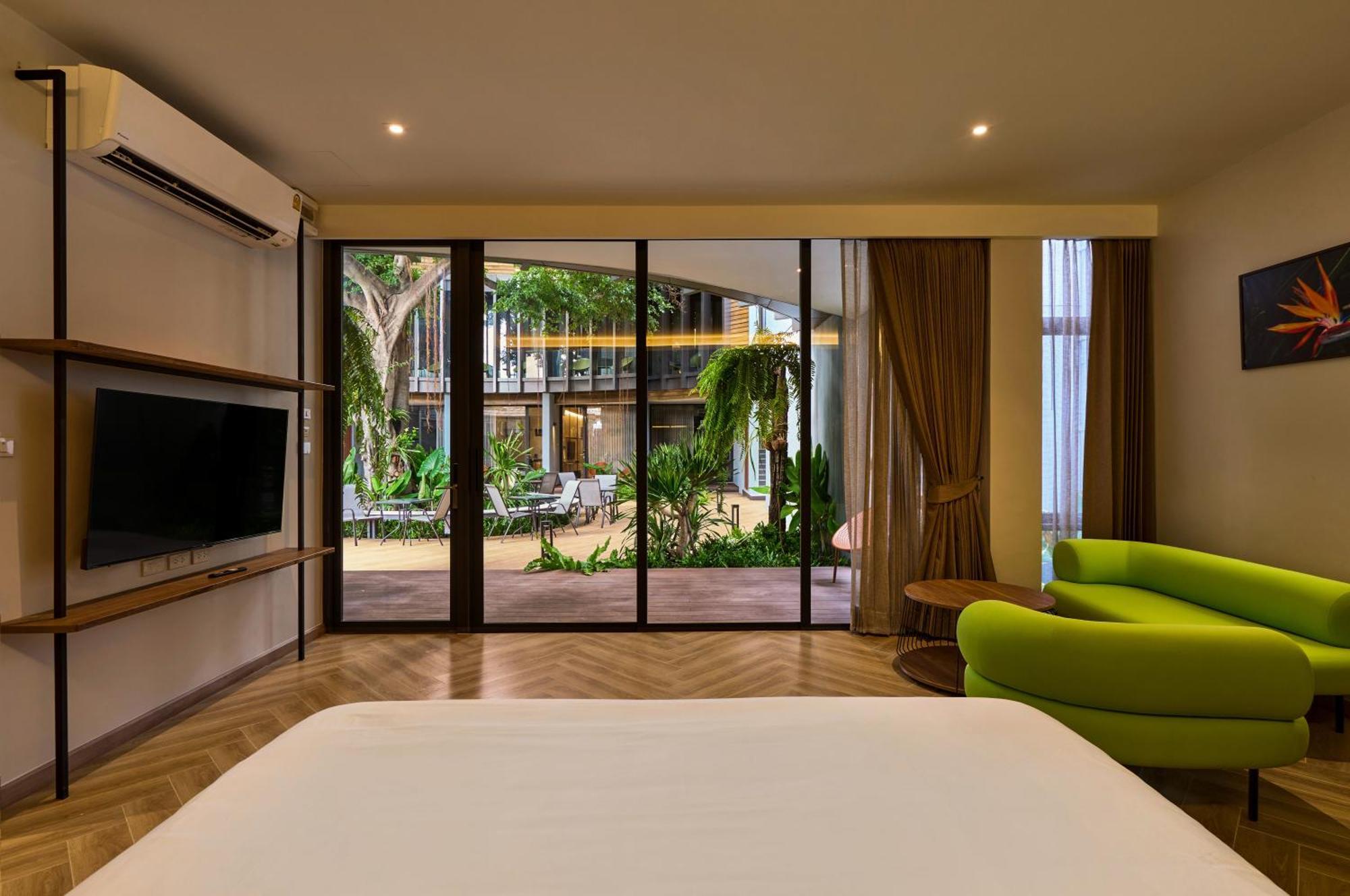 Red Door Samsen Hotel, מלון 3*